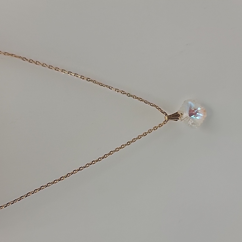 Avon Vintage Faceted Brillance Pendant Necklace Goldtone Chain Length 24"
